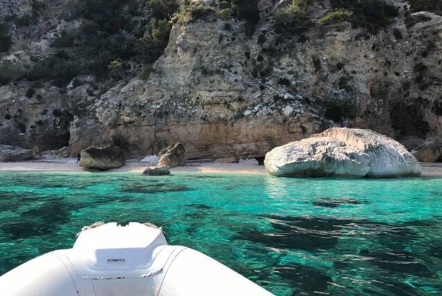 Golfo di Orosei in Gommone da Osala – Spiagge, Grotte e Piscine Naturali